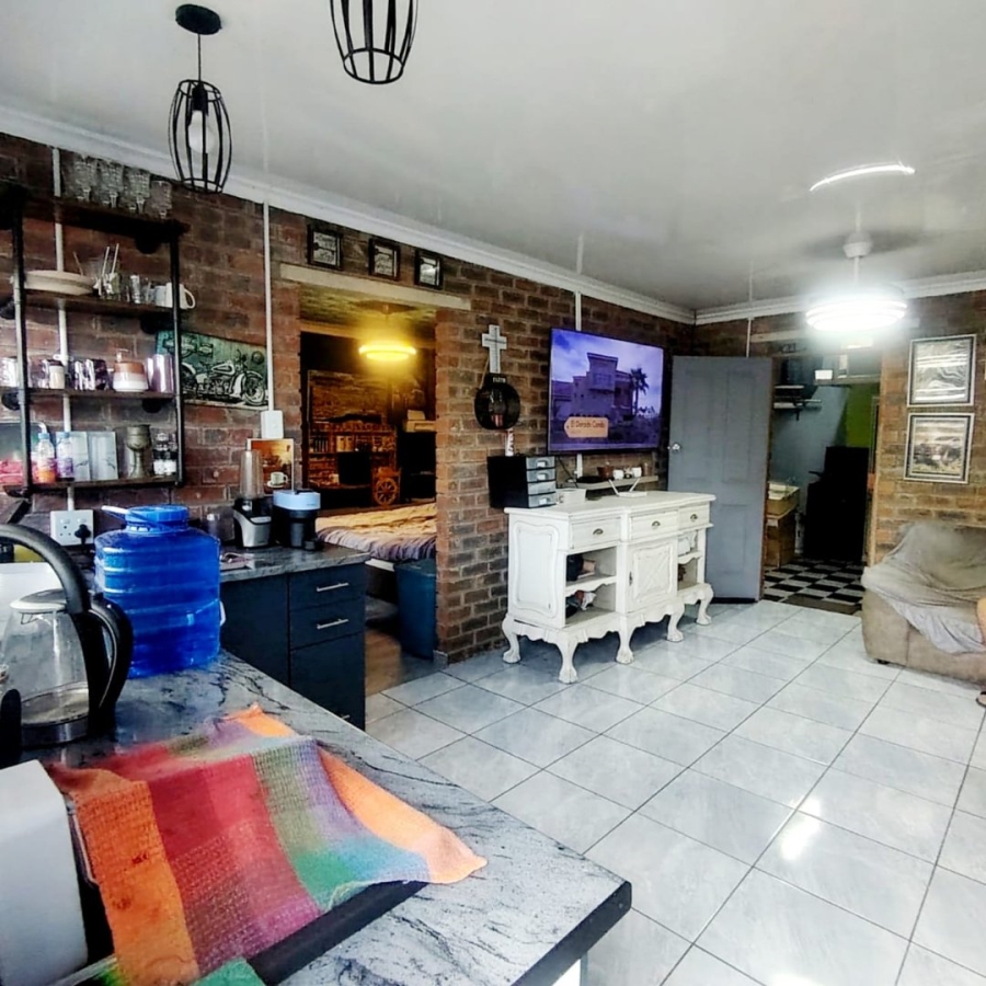 6 Bedroom Property for Sale in Highgate Eastern Cape